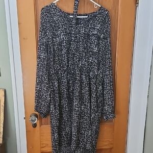 Elegant Black and White Long Sleeve Dress